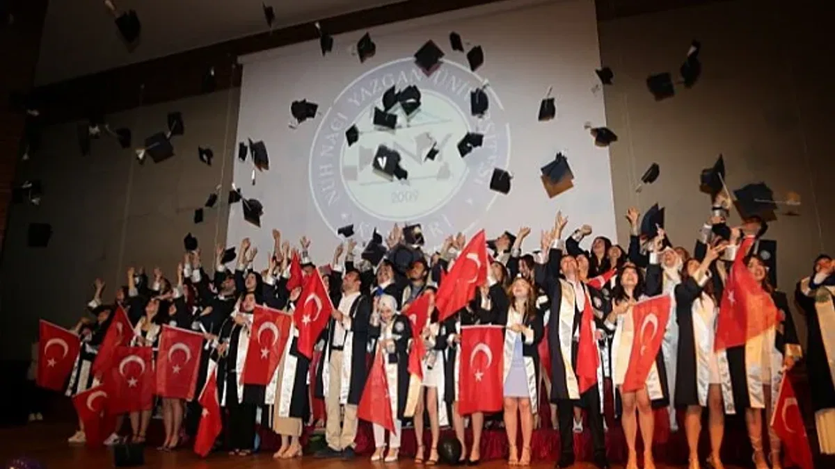 NNYÜ mezunları diplomalarına kavuştu