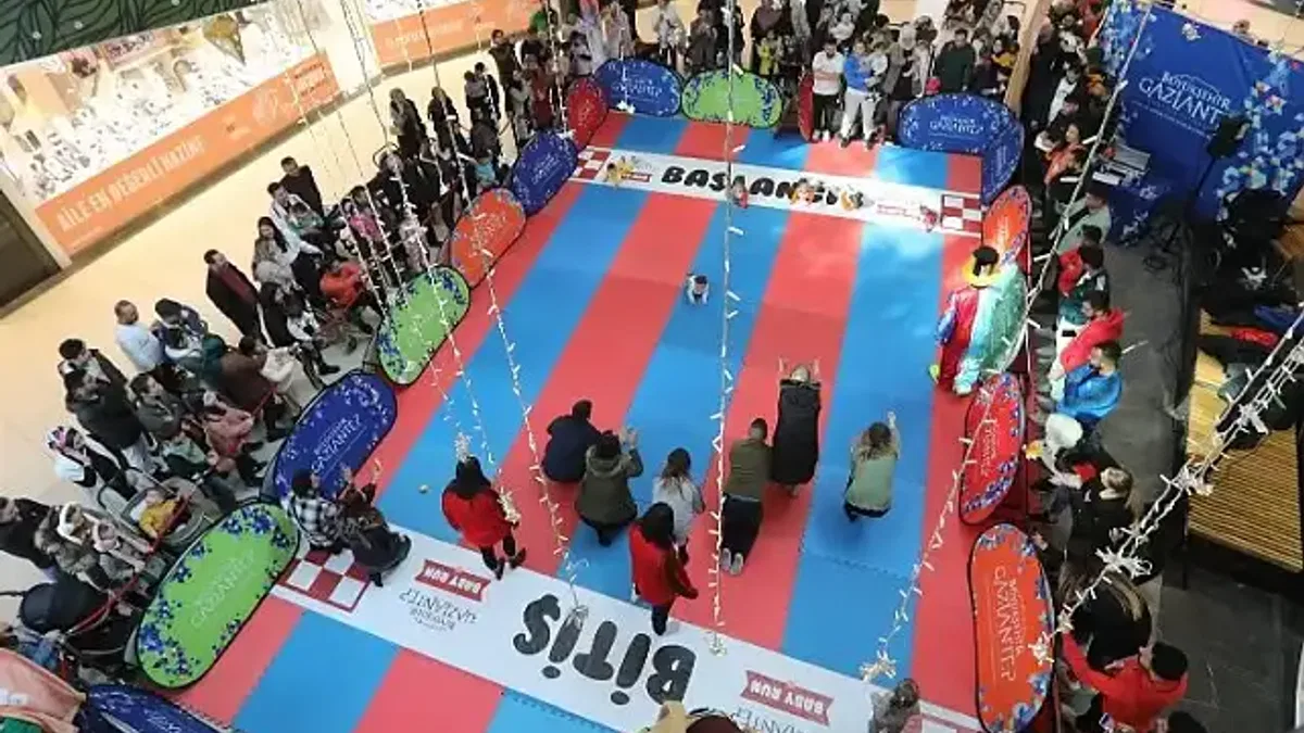 Bebekler emekledi, anneler heyecanlandı