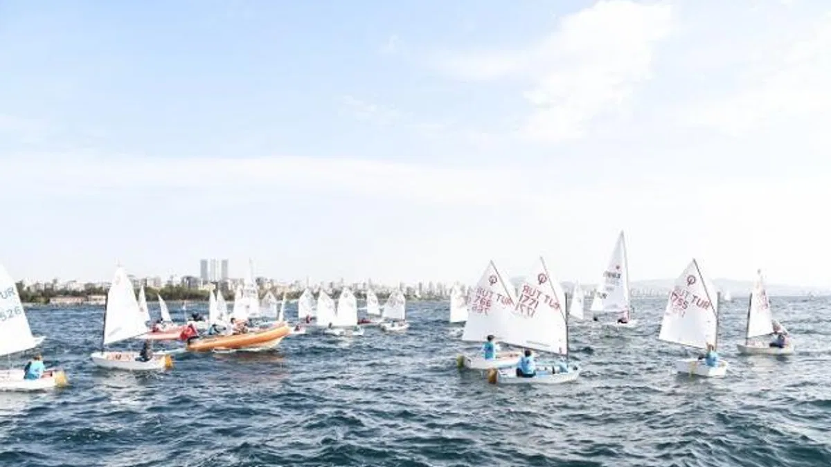 Kadıköy Cumhuriyet Kupası Yelken Yarışları başladı