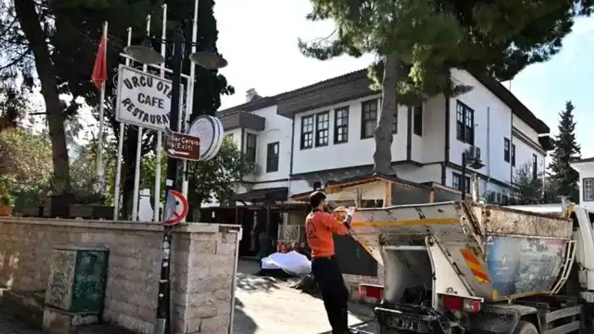 Antalya Kaleiçi’nde çöpte dedektiflik