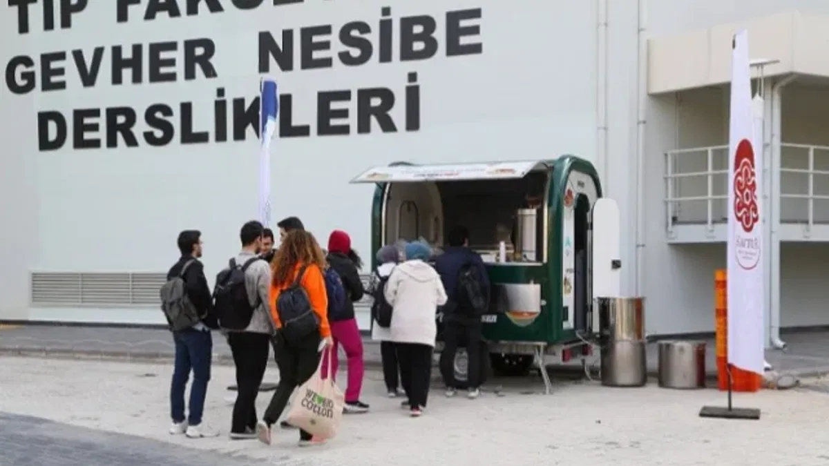 Kayseri Büyükşehir'den ERÜ öğrencilerine çorba ikramı