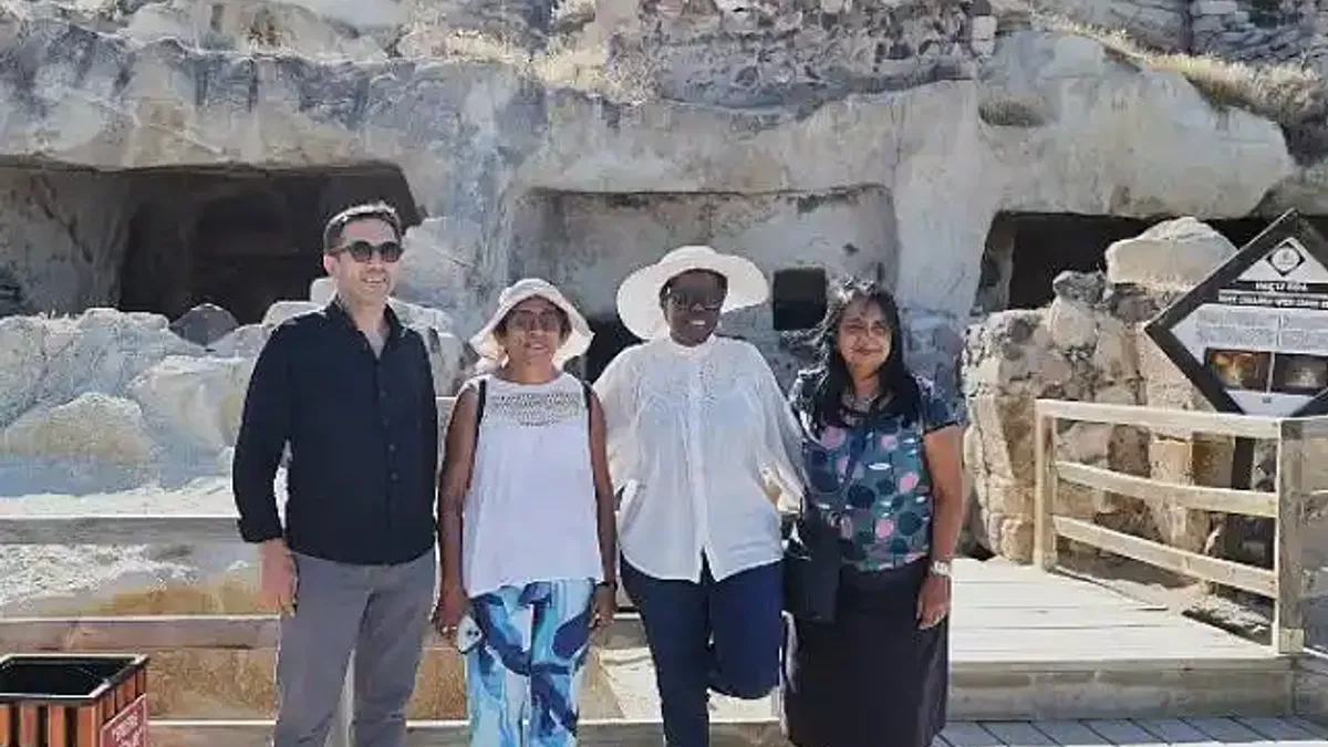 Güney Afrika ve Sri Lanka Büyükelçileri Kayaşehir'i gezdi.
