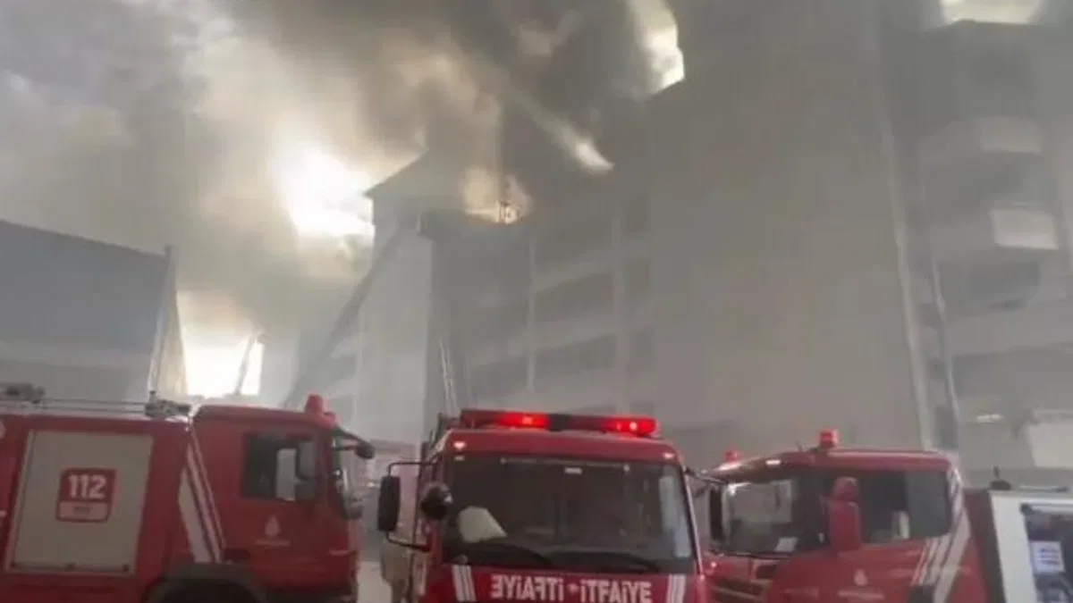 İstanbul Sultanbeyli'de büyük yangın!