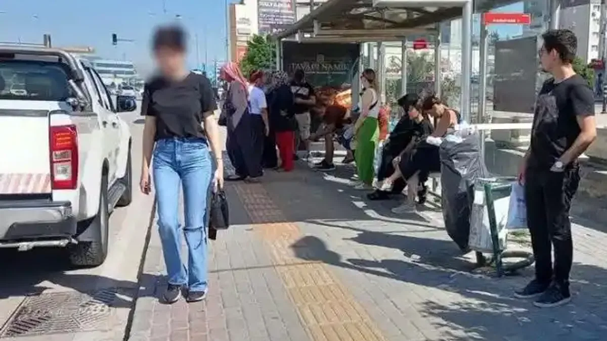 Bursa’da AVM önündeki gider kokusu çözülmüyor!
