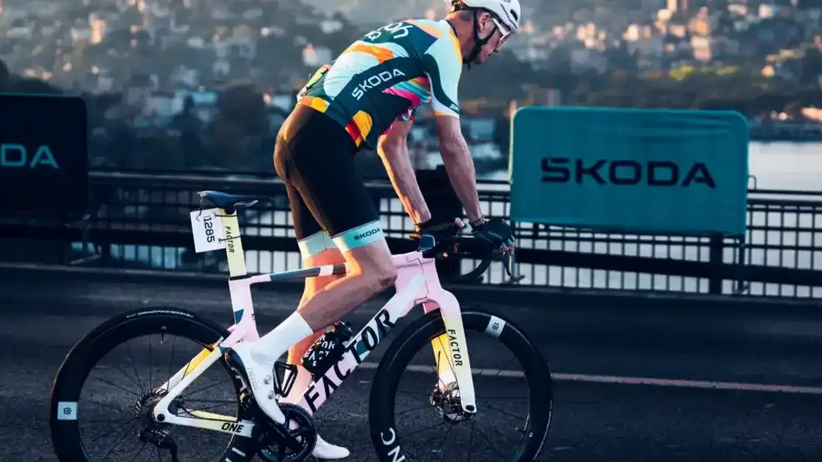 Bisiklet efsanesi Chris Froome İstanbul’da iki kıta arasında pedalladı
