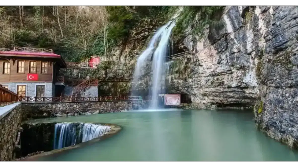 Trabzon’un turizm merkezleri ziyaretçi akınına uğruyor