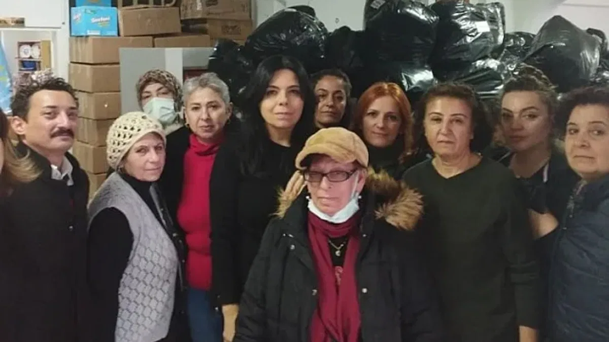 İYİ Parti İzmit'ten depremzedelere destek