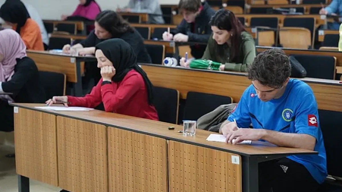 Bursa'da gençler YKS provasında ter döktü