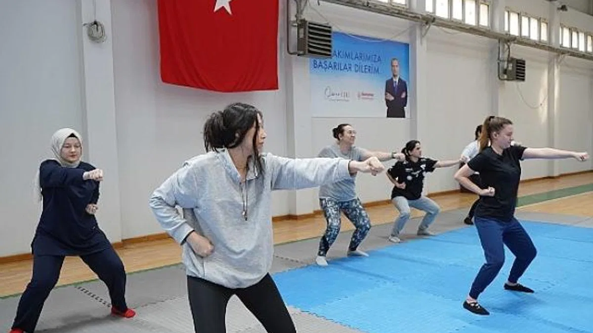 Bornova'da kadına karşı şiddetle mücadeleye destek