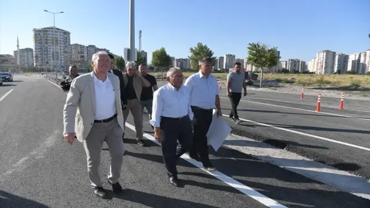 Kayseri Büyükşehir Belediye Başkanı Büyükkılıç, katlı kavşağı inceledi
