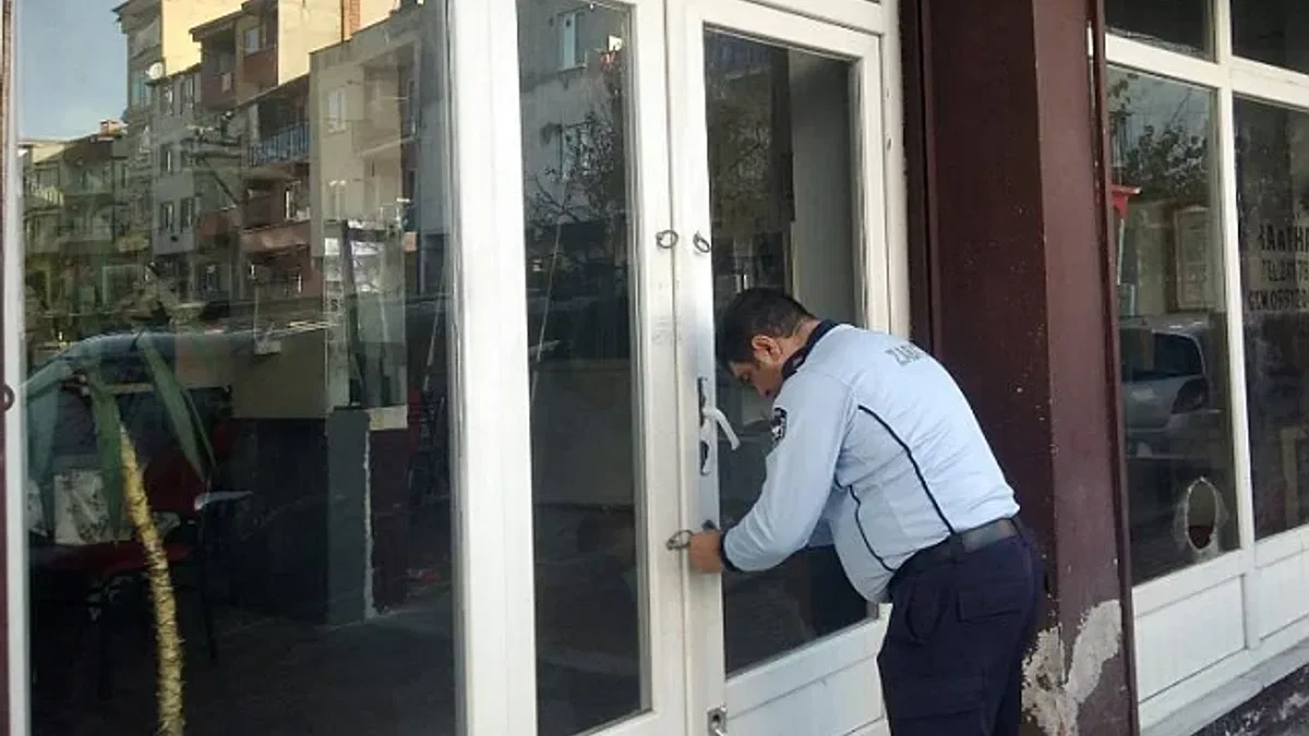Bursa Osmangazi'de ruhsatsız kahvehaneye mühür