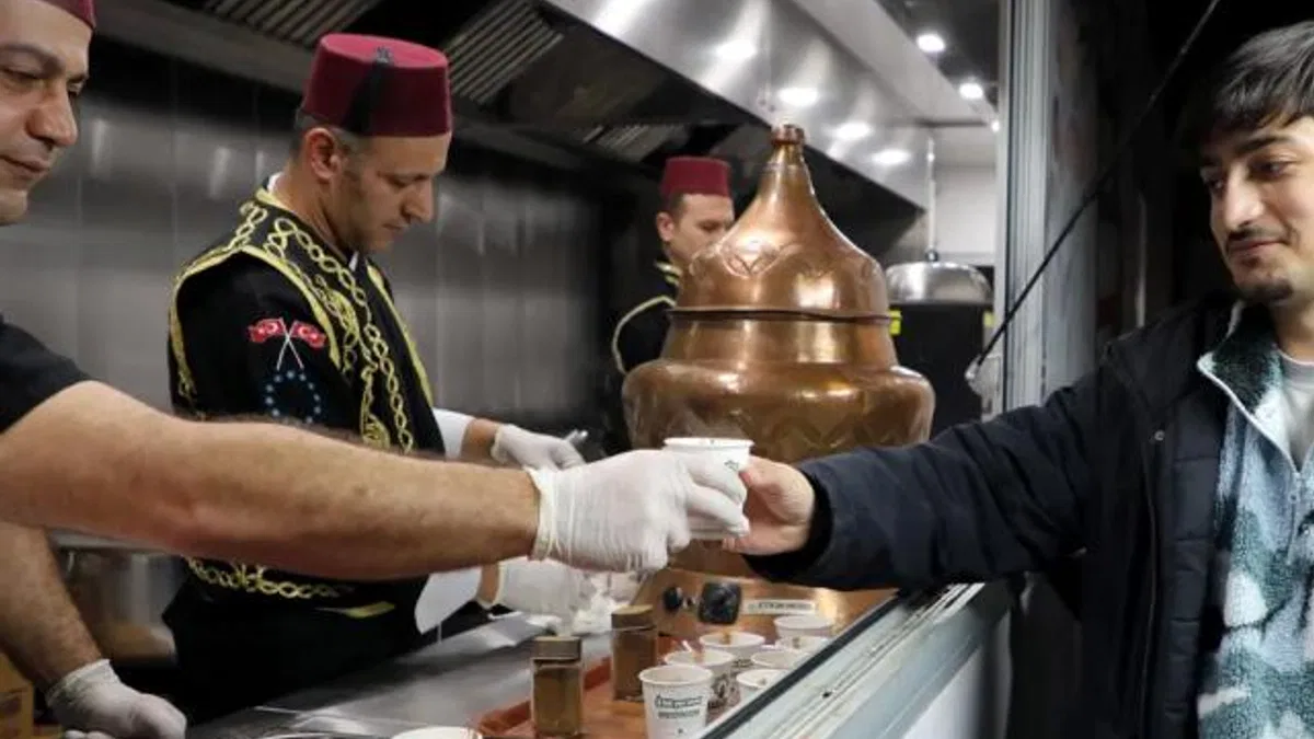 Konya'da Şeb-i Arus'a özel Karatay'dan sahlep ikramı