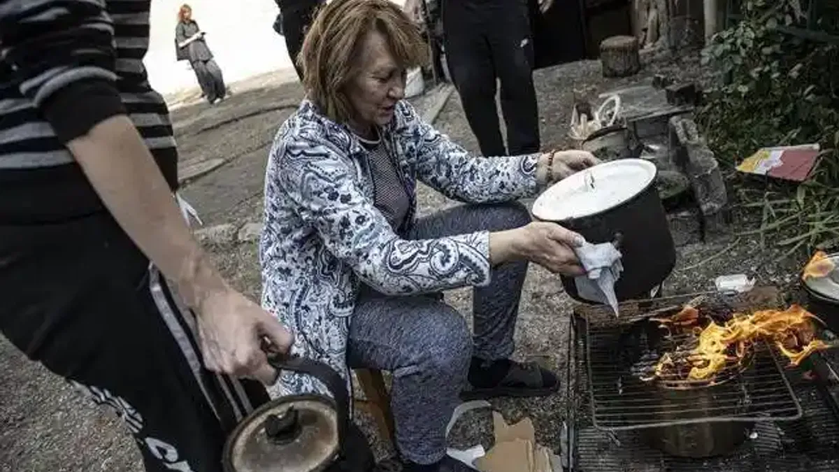 Ukrayna'nın İzyum şehri sakinleri zor şartlar altında hayata tutunmaya çalışıyor