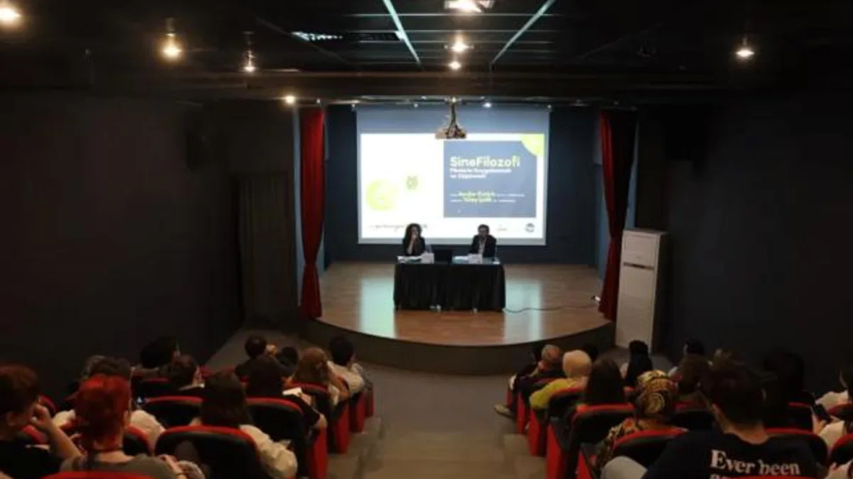 Sinemaseverler “SineFilozofi” söyleşisinde buluştu