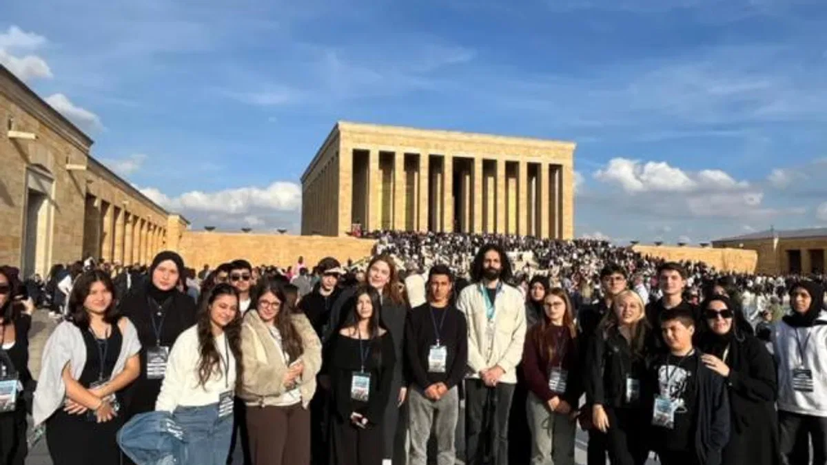 Küçükçekmece Belediyesi 400 Genci Anıtkabir'e Götürdü