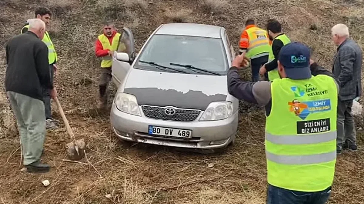 İzmit ekibi Adıyaman'da yoldan çıkan aracı kurtardı