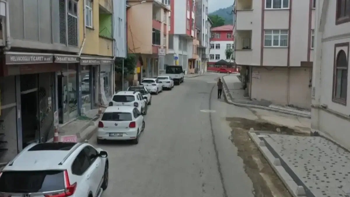 Ordu Kumru Karacalı’da kaldırımlar yenileniyor