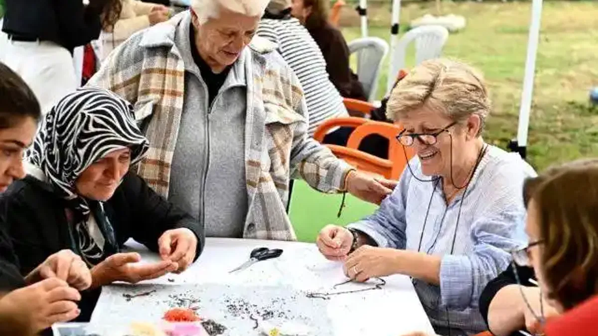 Yaşlı evlerinde bahar şenliği