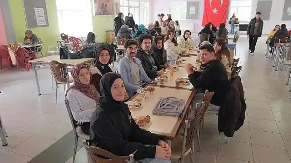 Büyükşehir Gençlik Meclisi Fakülte Kahvaltıları ile Öğrencilerin Kaynaşmasını Sağlıyor