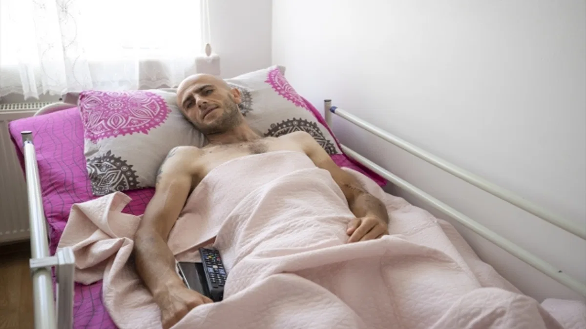 Selde otomobilin altında sıkışan motorlu kurye Samet Çakır, o anları AA'ya anlattı: