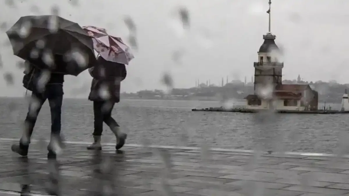 İstanbul Valiliği uyardı... Yağışlı sistem geliyor, sıcaklıklar 4 ila 6 derece düşecek