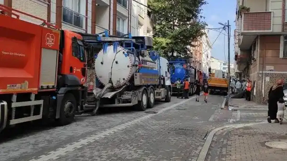 Esenyurt'ta su baskınından zarar gören bölgelerde çalışmalar sürüyor