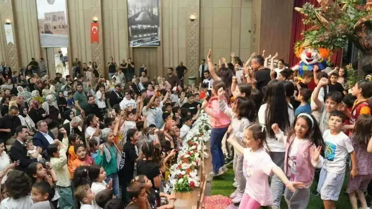 Midyat Belediyesi’nden "masal ağacı etkinliği"