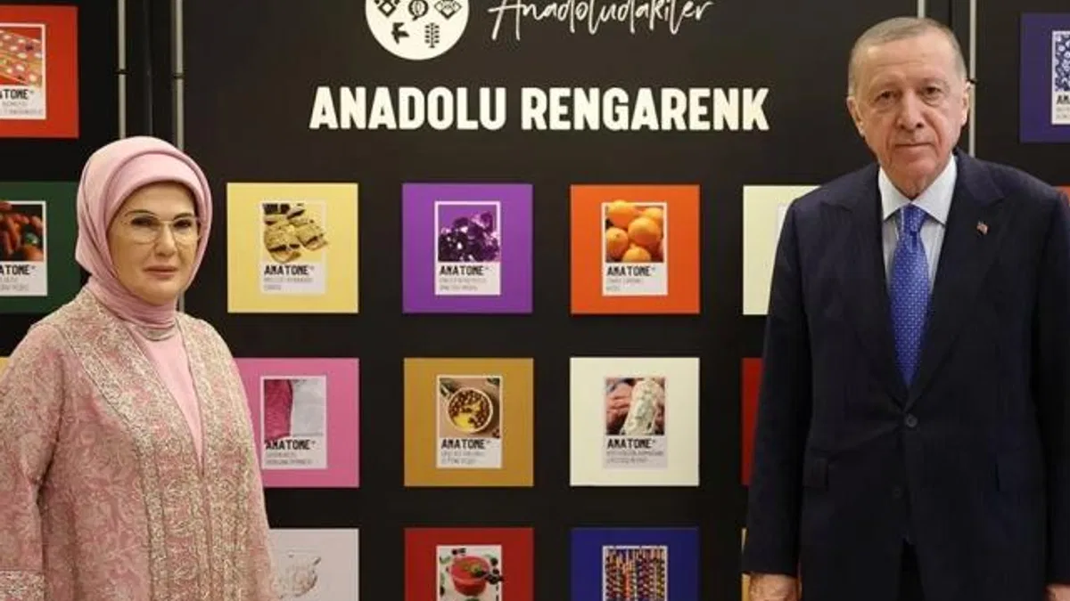 Erdoğan çiftinden 'Anadoludakiler' sergisine ziyaret