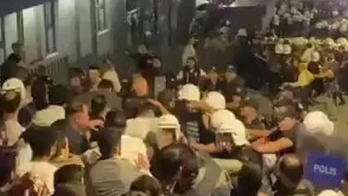 CHP İstanbul önünde tansiyon yükseldi!
