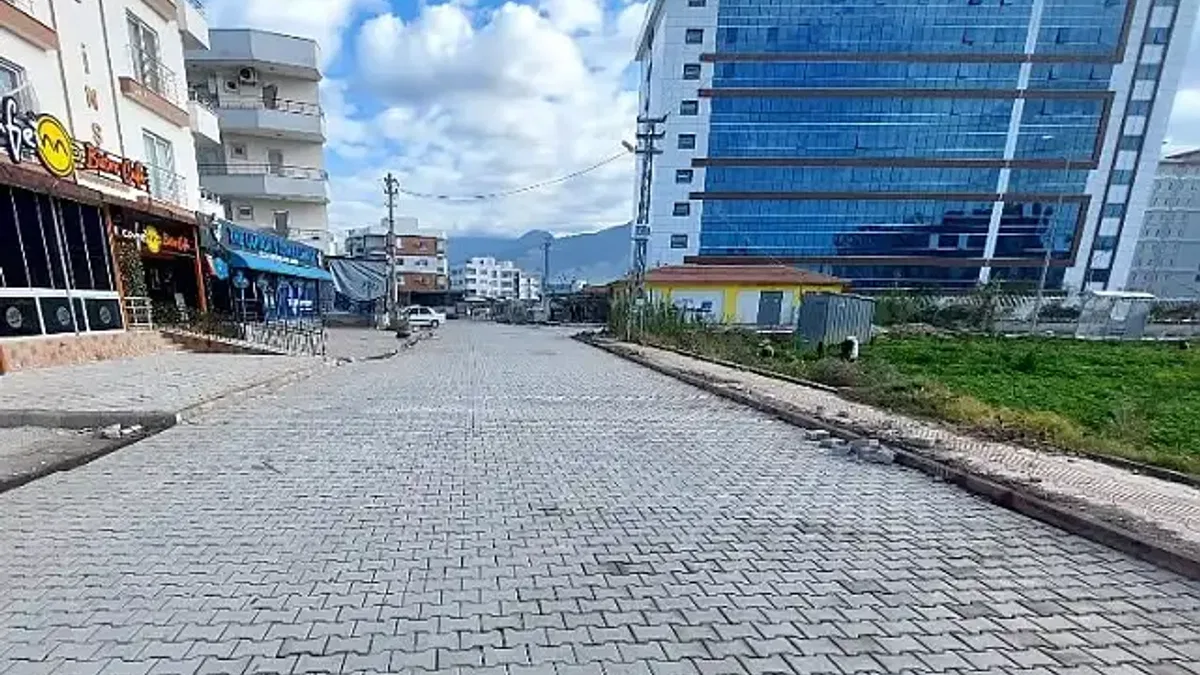 Hatay'da eğitime giden yollara bakım