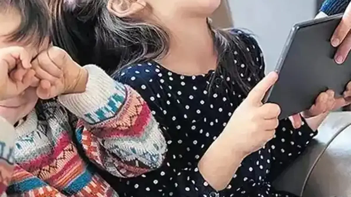 15 yaş altına sosyal medya düzenlemesi geliyor... Doğum ve babalık izinleri artıyor!