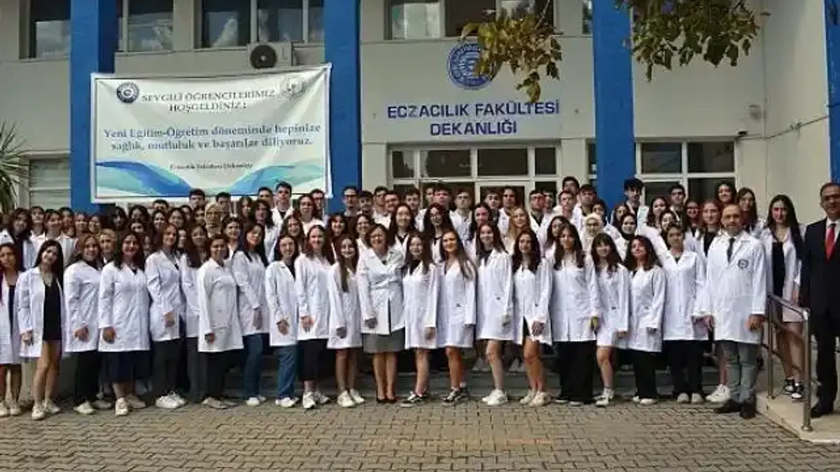 Egeli genç eczacıların beyaz önlük heyecanı