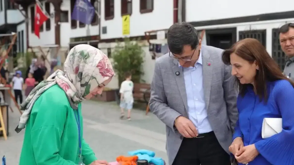 Kütahya'da Başkan Kahveci, Germiyan Sokak'ta üreticilerle buluştu