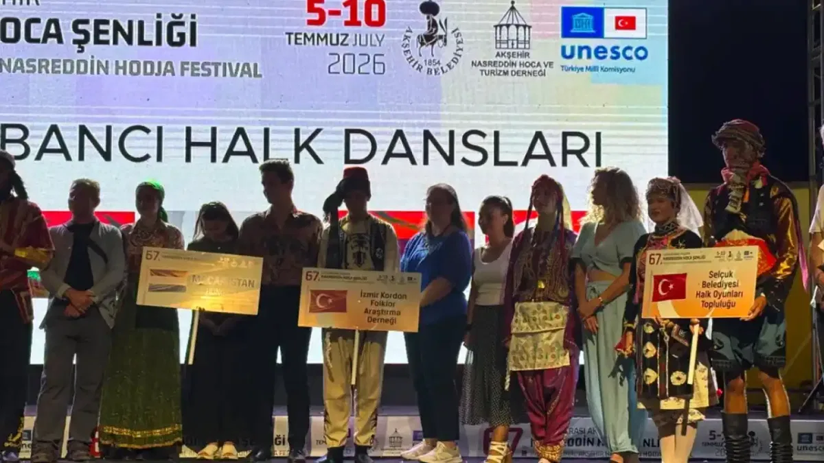 Efes Selçuk Halk Oyunları ekibinden muhteşem performans