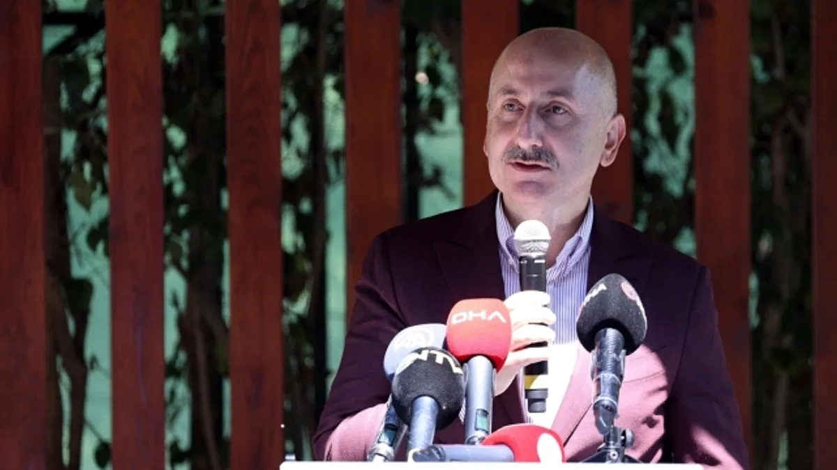 Ulaştırma ve Altyapı Bakanı Karaismailoğlu: İstanbul'da 3 metro hattını hizmete açacağız