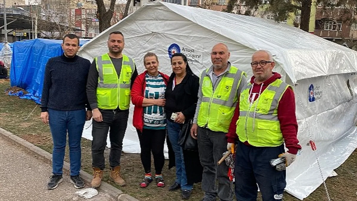 Antalya Büyükşehir Belediyesi deprem bölgesinde yaraları sarıyor
