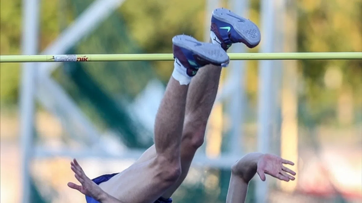 Milli atlet Enes Talha Şenses, yüksek atlamada Türkiye rekoru kırdı