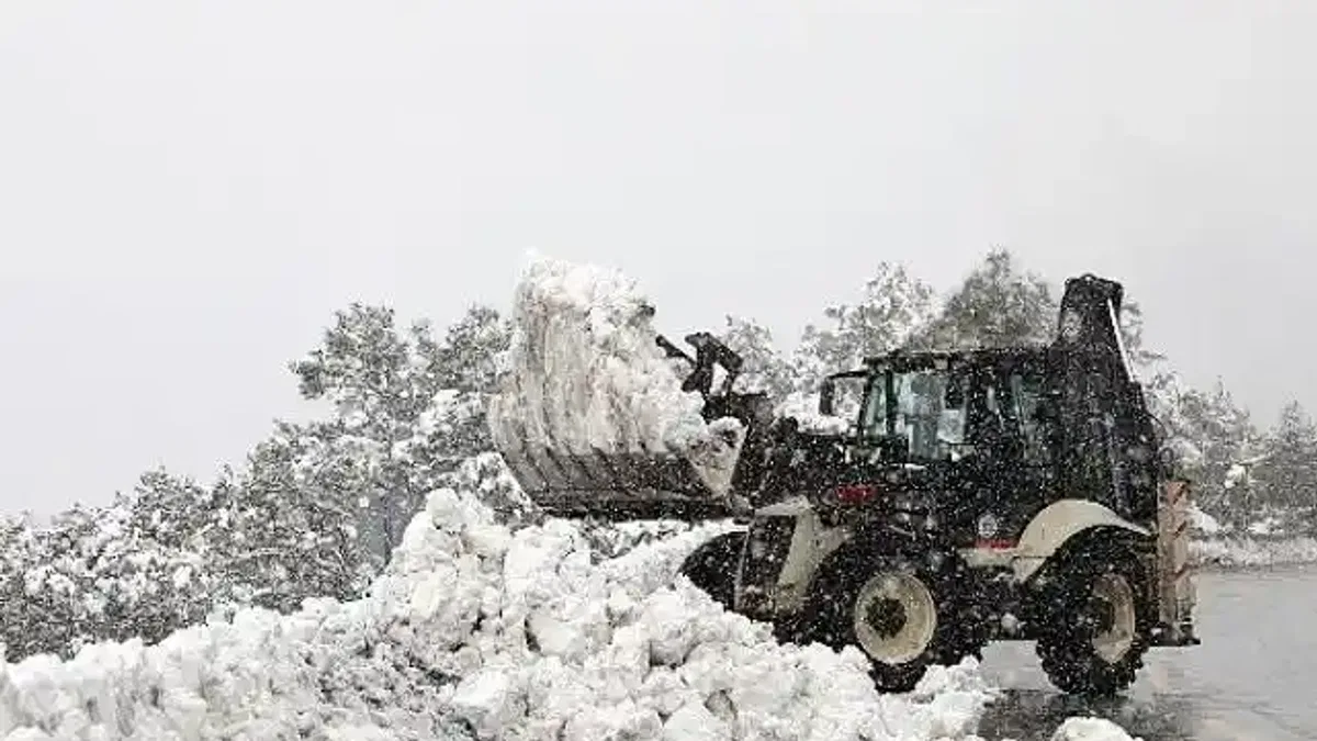 Beyaza Bürünen Muğla'da Yollar Ulaşıma Açıldı