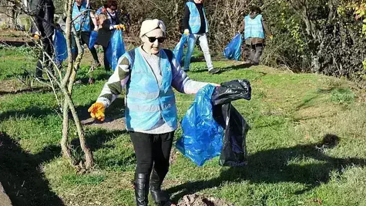 İzmit'te çevre temizliği seferberliğine devam