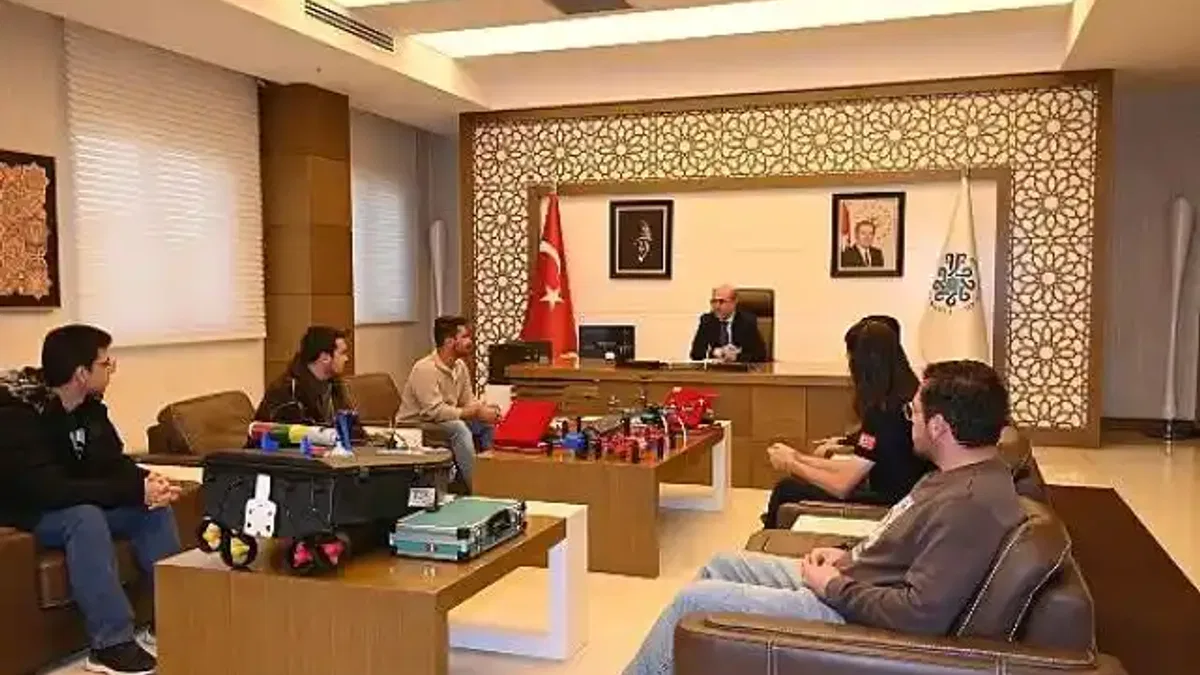 TEKNOFEST'te Selçuklu'yu Gururlandıran Takımlardan Başkan Pekyatırmacı'ya Ziyaret