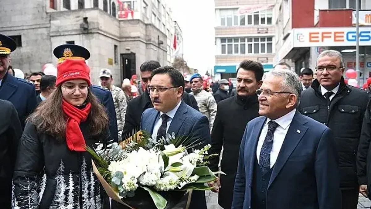 Atatürk'ün Kayseri'ye gelişine 'tarihi' tören