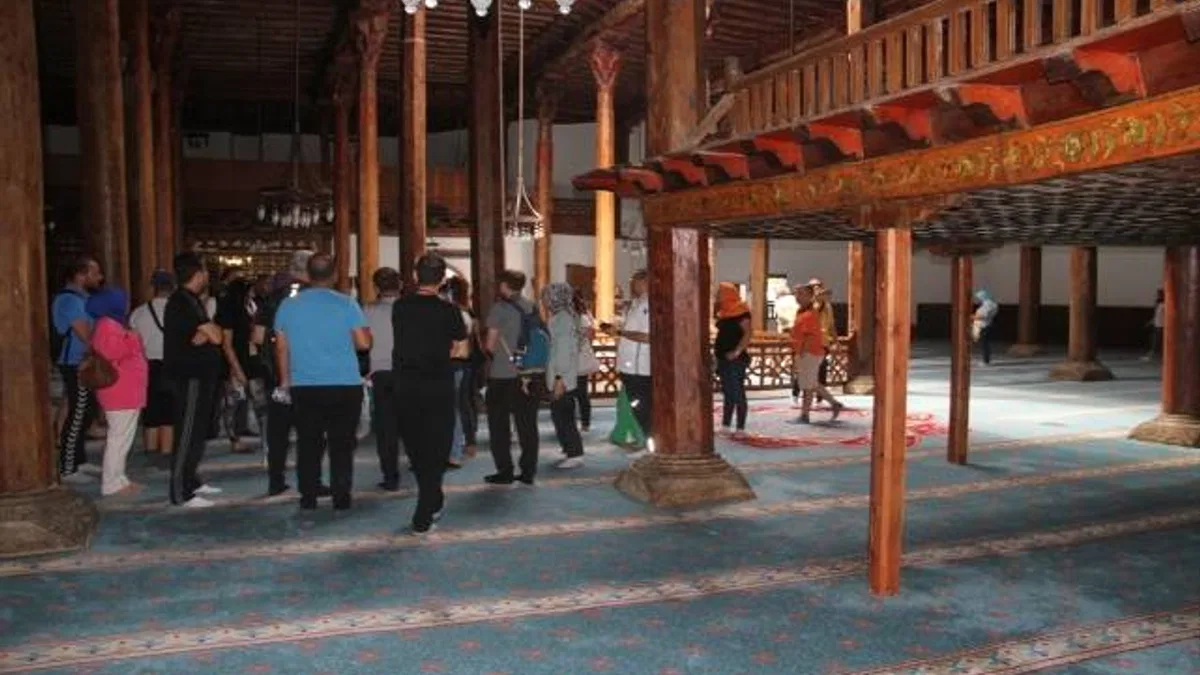 Konya'daki tarihi ahşap camiyi 2 ayda 81 bin kişi ziyaret etti