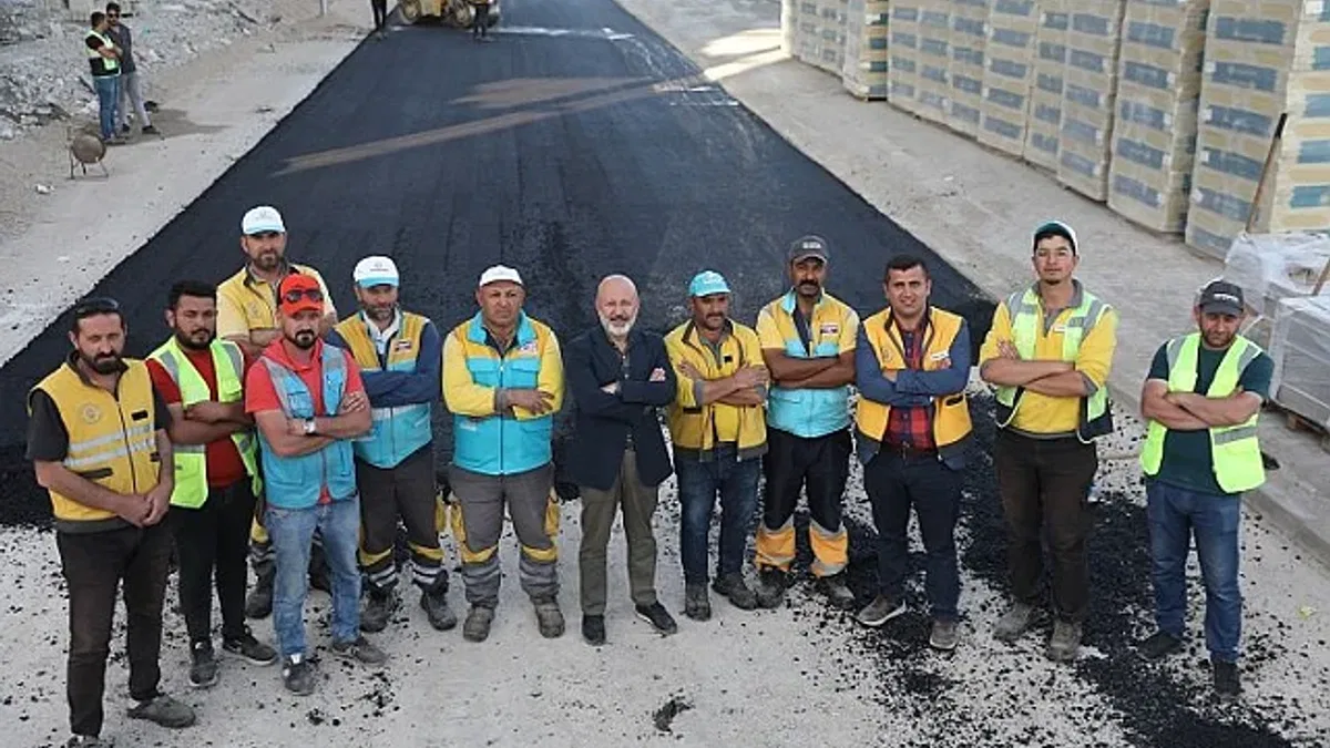 Kayseri Kocasinan'da sezonun ilk asfaltı döküldü
