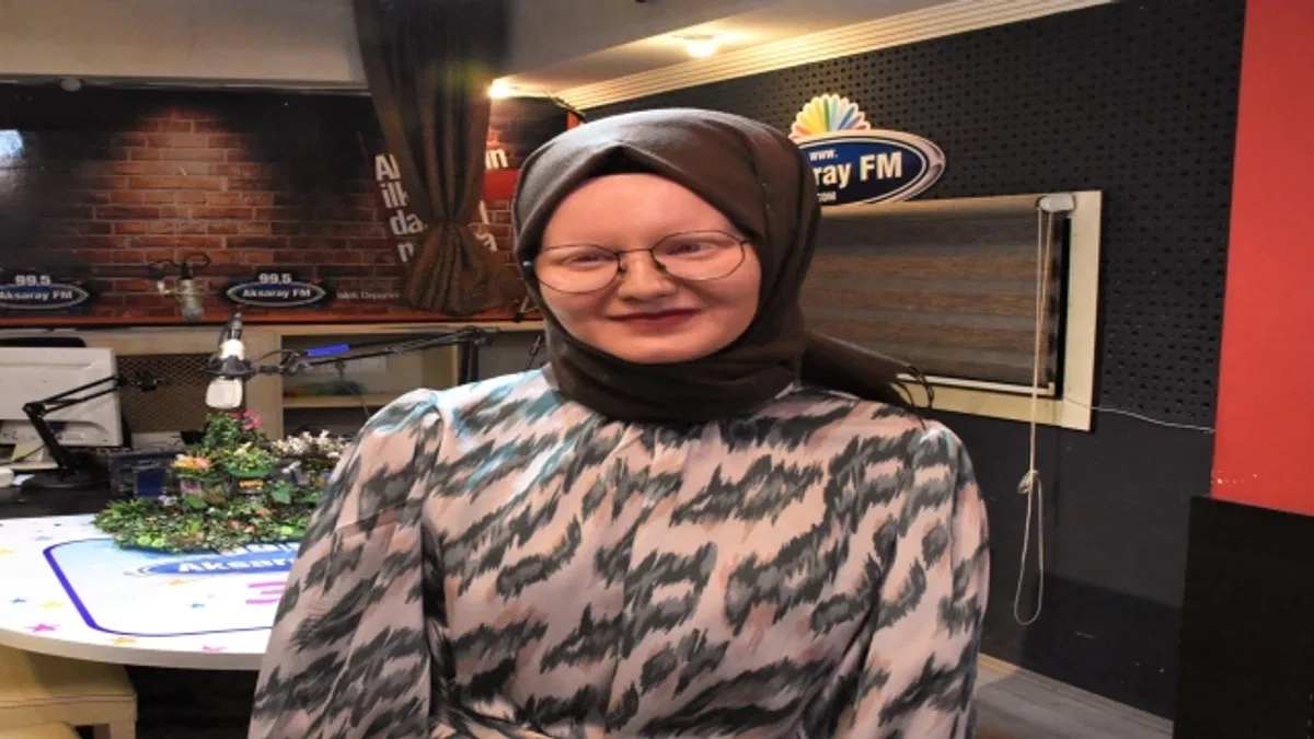 Albinizm kaynaklı görme kaybına rağmen ikinci üniversiteyi okuyor