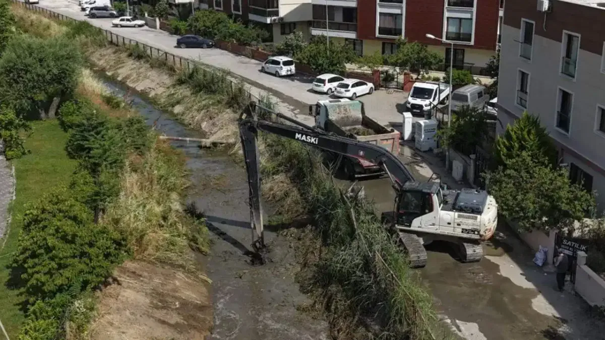 Manisa’da sulama kanalında kapsamlı temizlik