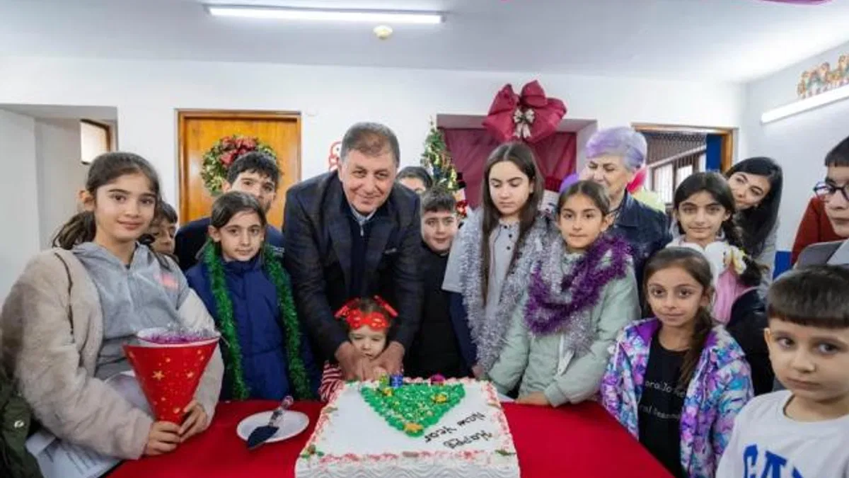 İzmir Basmane’de çocuklara yeni yıl coşkusu