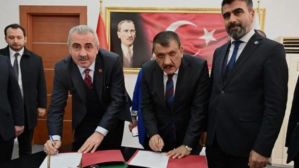 Malatya'da Büyükşehir ile Hizmet İş Sendikası arasında sözleşme imzalandı