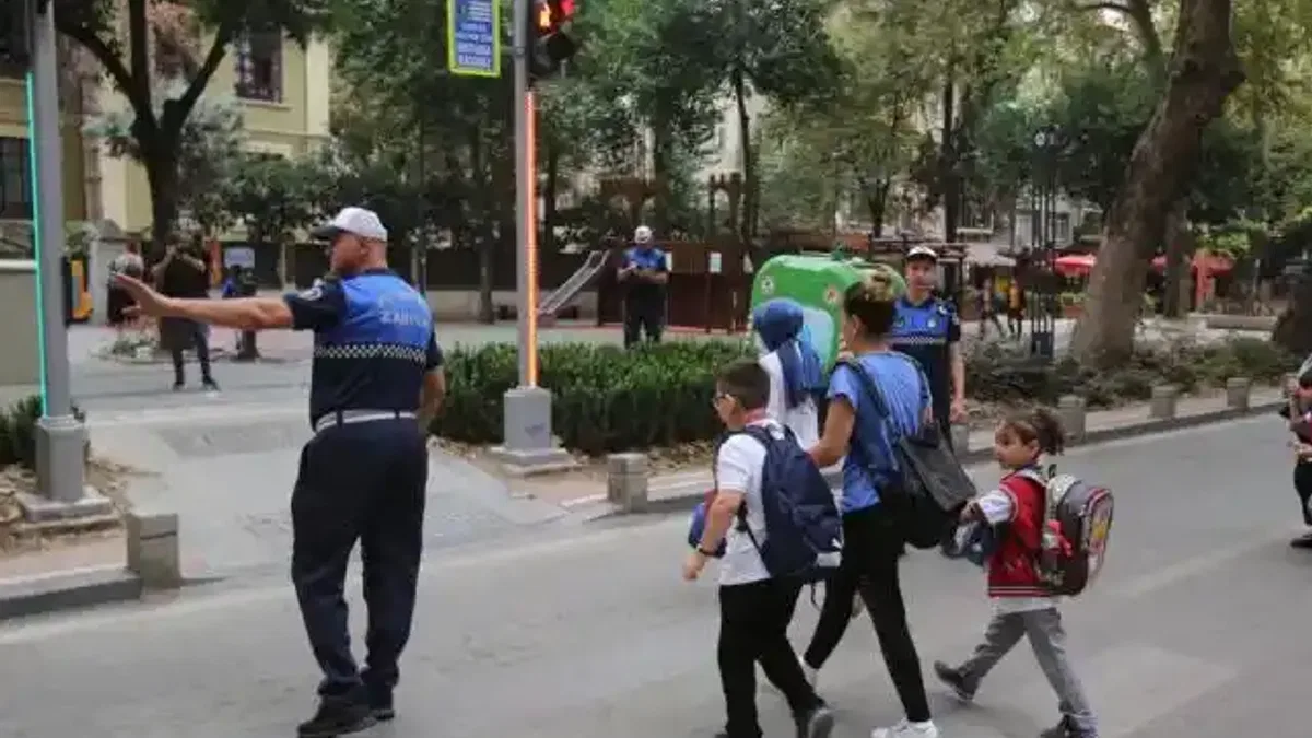 Kocaeli Büyükşehir Zabıtası görevde okul önleri güvende