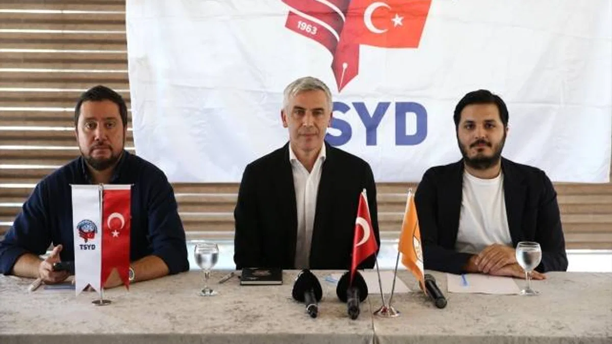 Adanaspor, teknik direktör Önder Karaveli ile sözleşme imzaladı