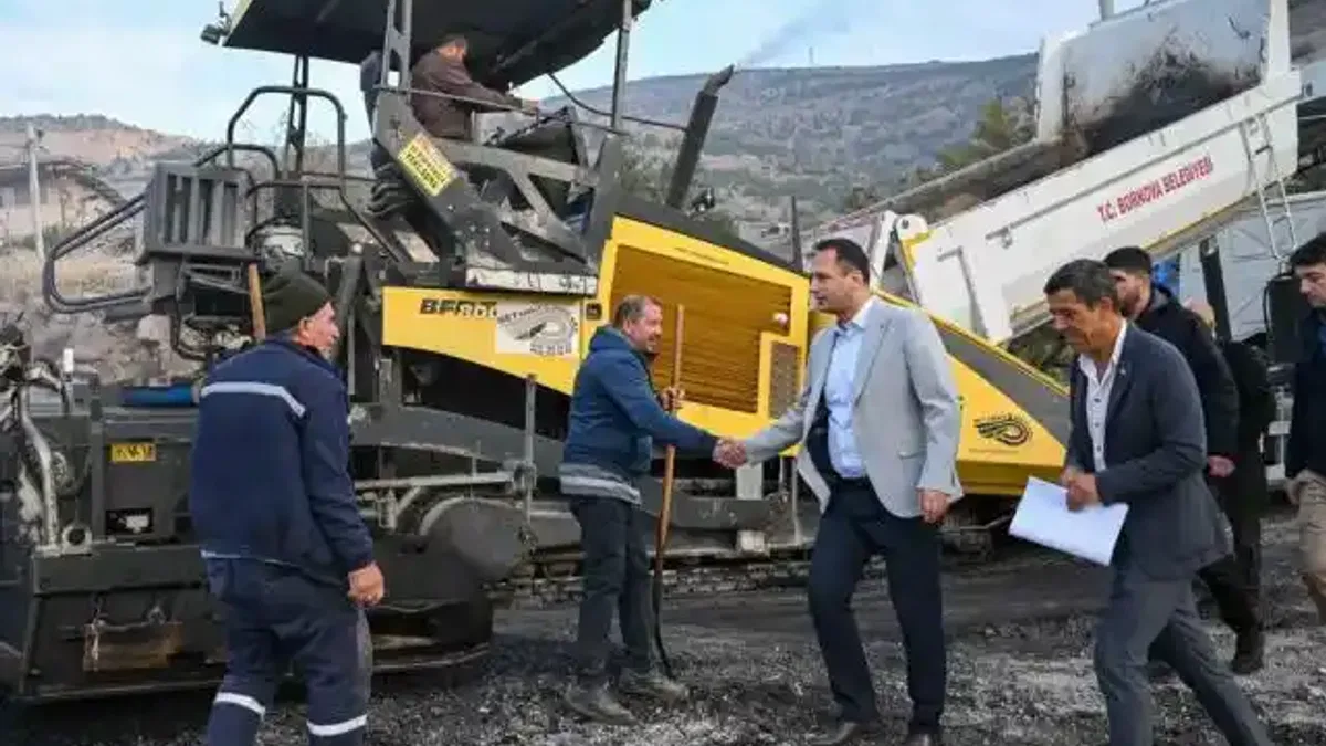 İzmir Bornova’da yol çalışmaları tam gaz